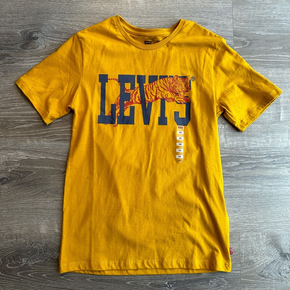 NWT Levi’s logo Tshirt XS